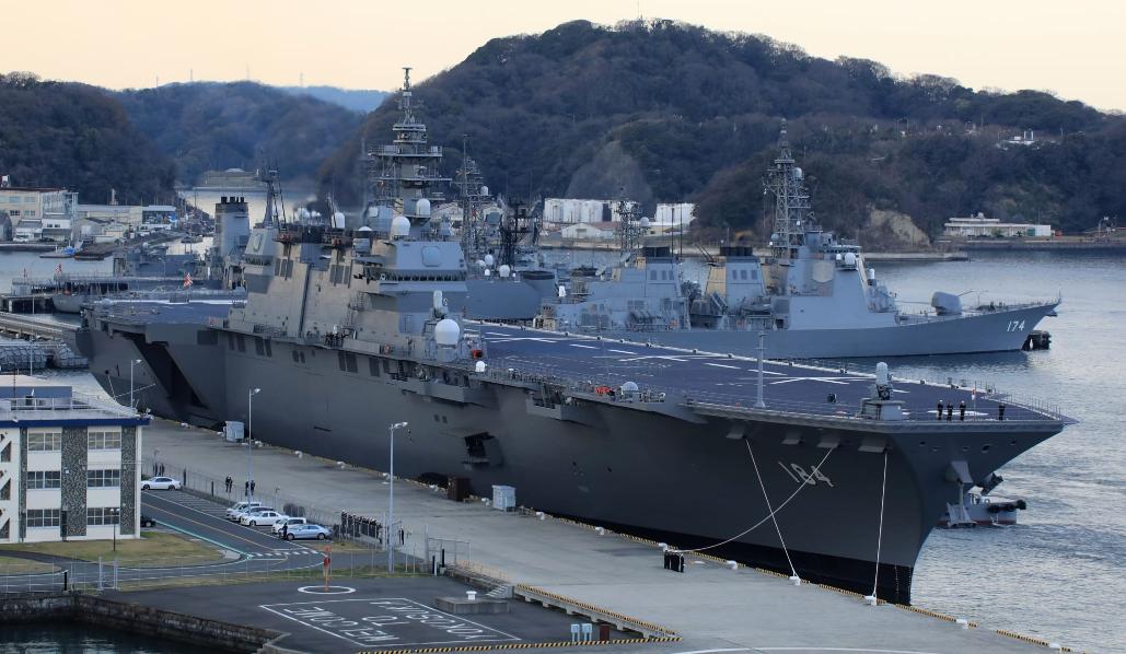 现在是美国担心中国打来怎么办的时代了。

美军事实上已经放弃了以横须贺和嘉手纳基