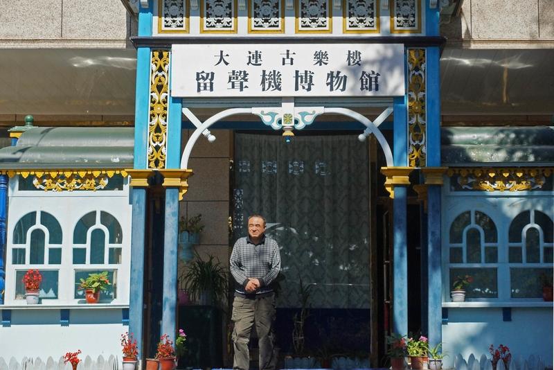 如果不用考虑收入，我想当一名考古学家。一直对历史超感兴趣，觉得那些古老的物件都藏