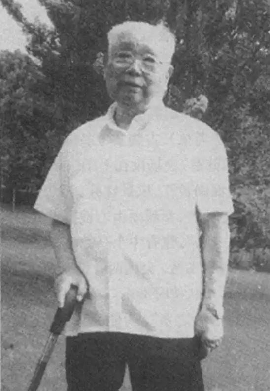 1999年5月，得知南联盟大使馆被炸这个消息后，84岁的陈锡联老将军勃然大怒、拍
