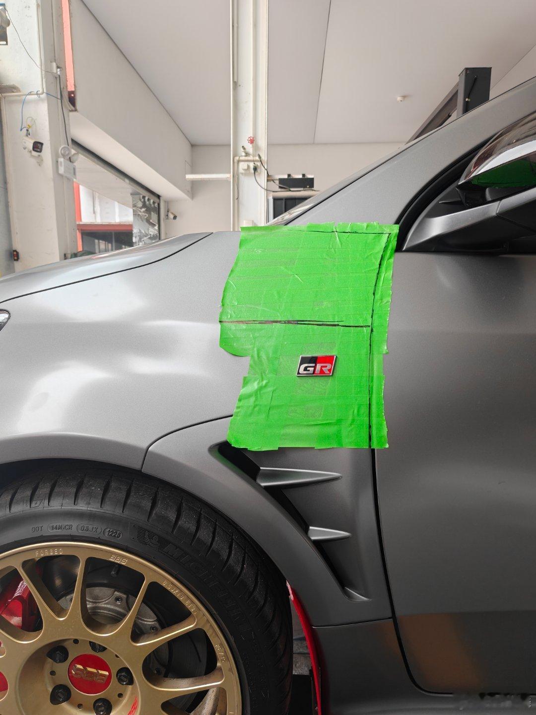 原装Aero Package已经上车，当然要配合重新贴标，自制定位贴纸
