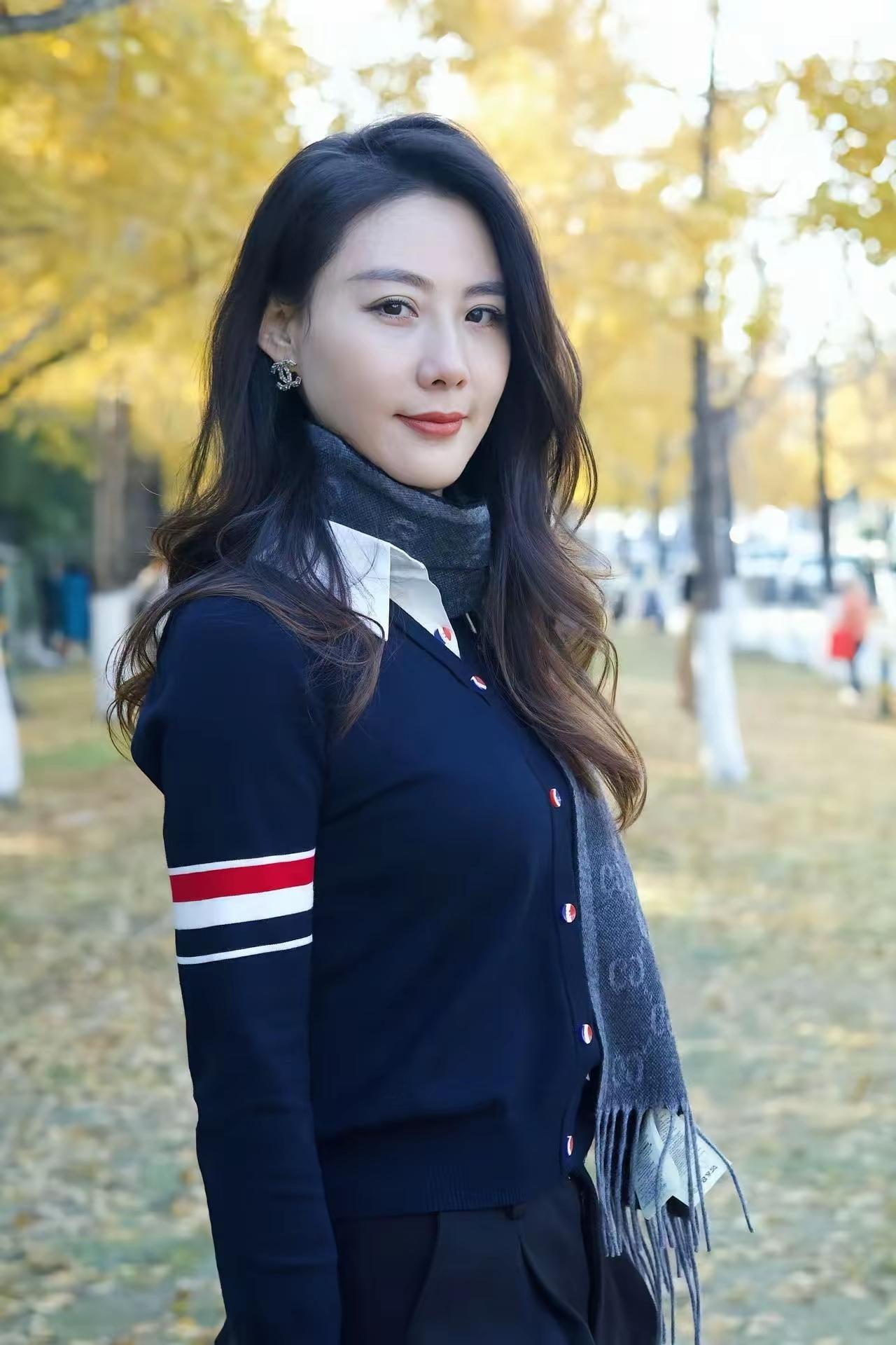 别在情感的沙漠里，只寻找解渴的水。先成为自己的绿洲，才能吸引并滋养真正的相遇。