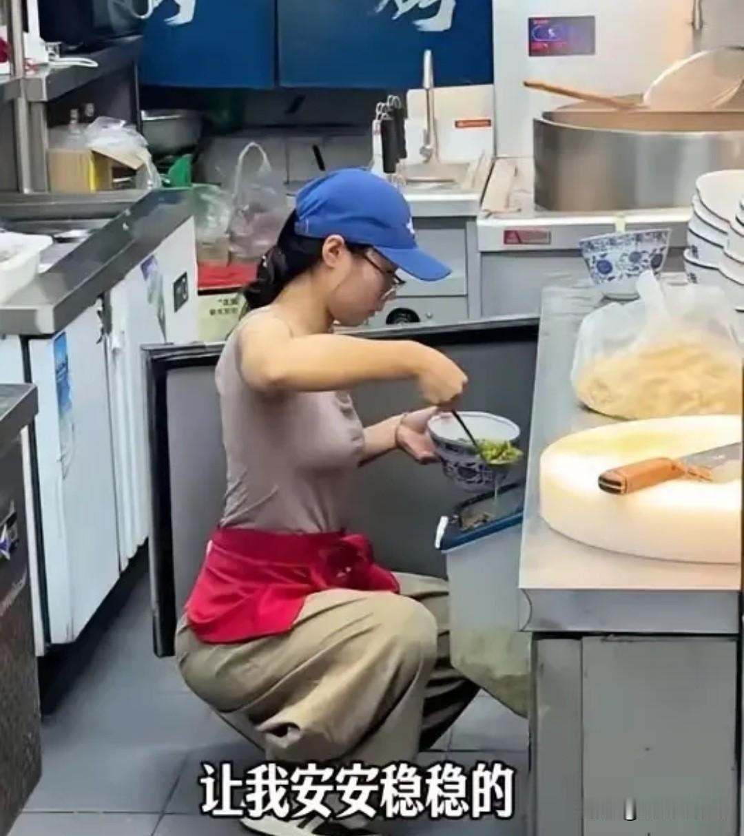 18岁女孩暑假工获重奖，双向踏实戳中大众共鸣
 
无锡18岁暑假工女孩获老板万元