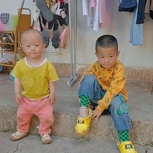 吓出一身冷汗！1岁男童失踪，找到时蜷缩在车轮下，网友：看哭了
 
近日，云南昭通