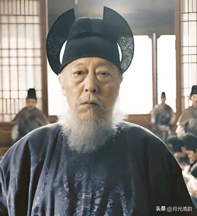 公元948年，杭州吴越王宫。一场悄无声息的政变刚刚结束。权臣胡进思废黜了吴越王钱