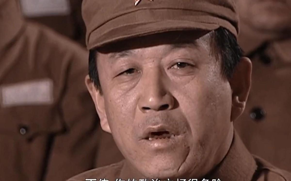 《亮剑》中丁伟毕业论文被打断时正要说重要内容，究竟是什么原因让他无法继续讲下去？