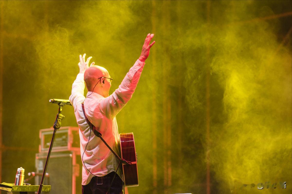 《六重奏》卢冠廷那一期，一共播了三集。有一个词和两句话，相当得打动我。

卢冠廷