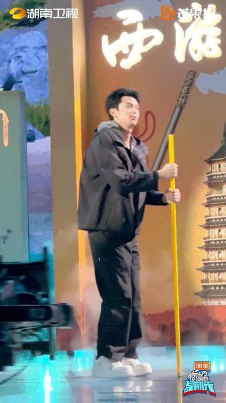 狮城趴趴走和v棣o就不能至少先来一个么，搓手手 ​​​