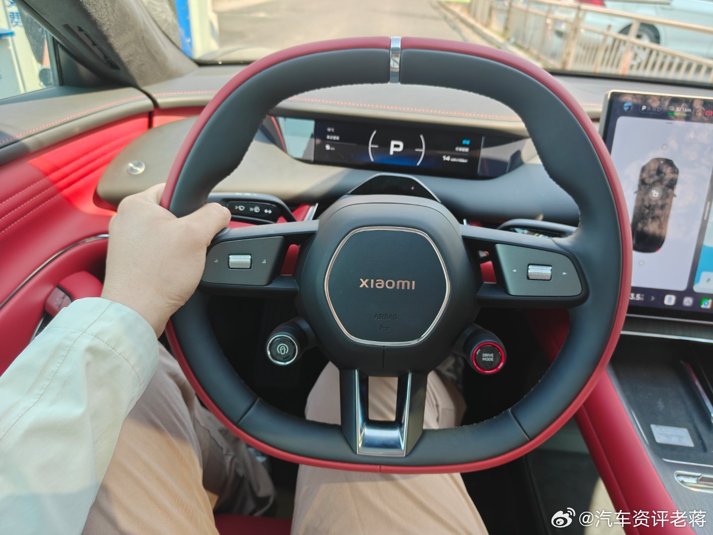 老蒋原创 浅开了一下新款SU7 Pro最直接的变化就是底盘变软了。现在舒适和运动