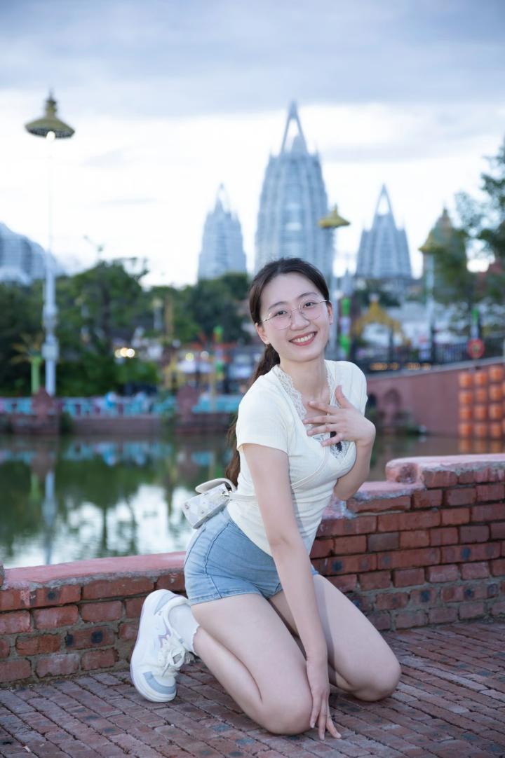 我无法用眼睛去分辨一个人
所以我先对他好 
然后看他如何回馈我