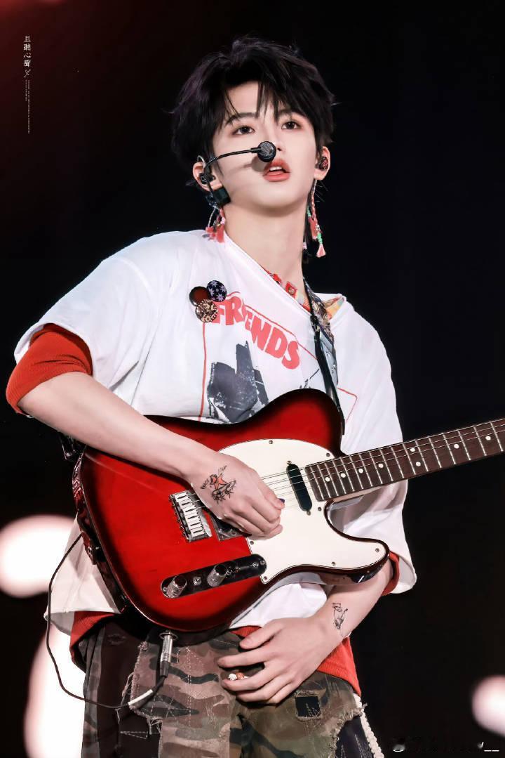 穆祉丞  全能艺人穆祉丞 🍊朝朝穆穆 希望你往后的日子里，漂亮的眼睛要流幸福的