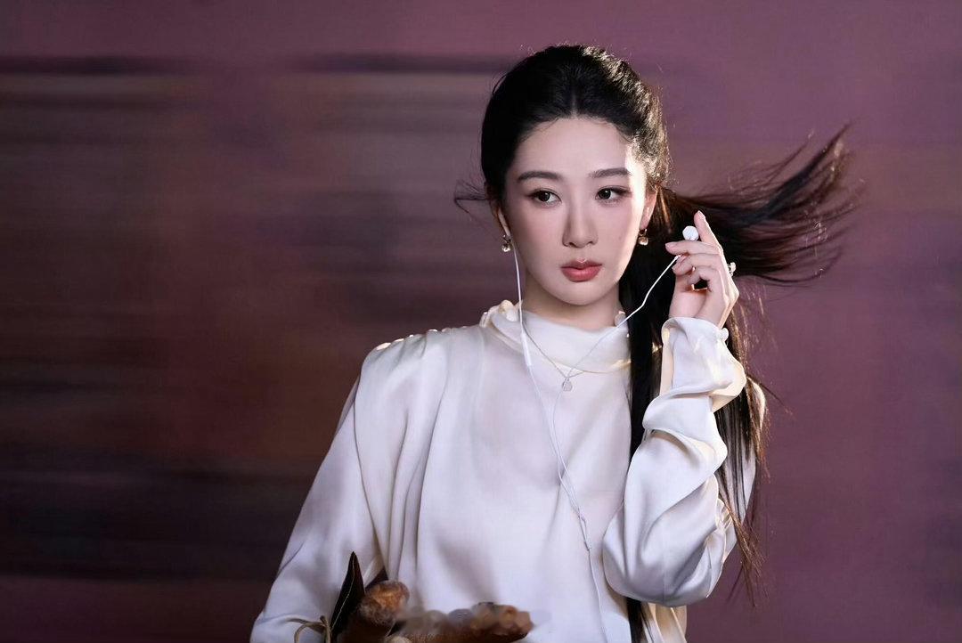杨紫黑丝美腿 