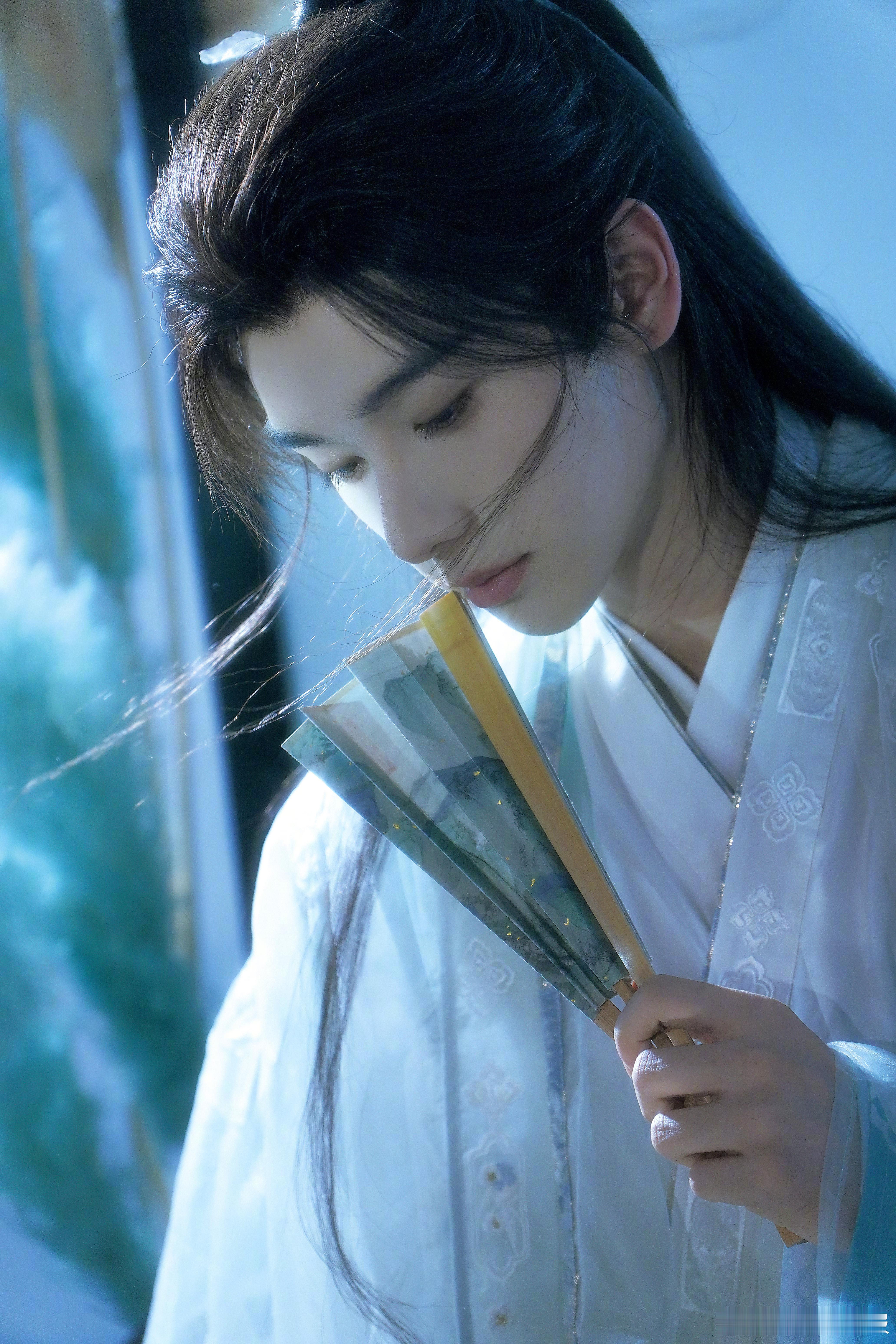 不得不说这组造型真的太绝了，把 名字自带的那种古典书卷气落了地，真是又高“卿”又