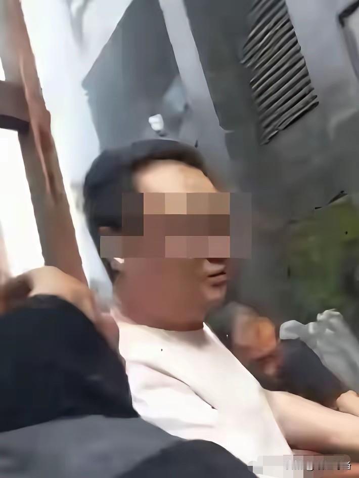 连云港火灾
这个丈夫的行为疑点重重啊
他什么时候能给大家一个交代呀

如果网络上