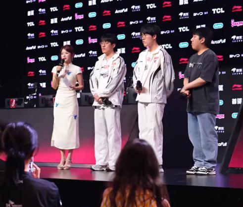Kael达成4000助攻，赛后感谢队友支持。赛事方面，AL锁定第三赛段前三，dk