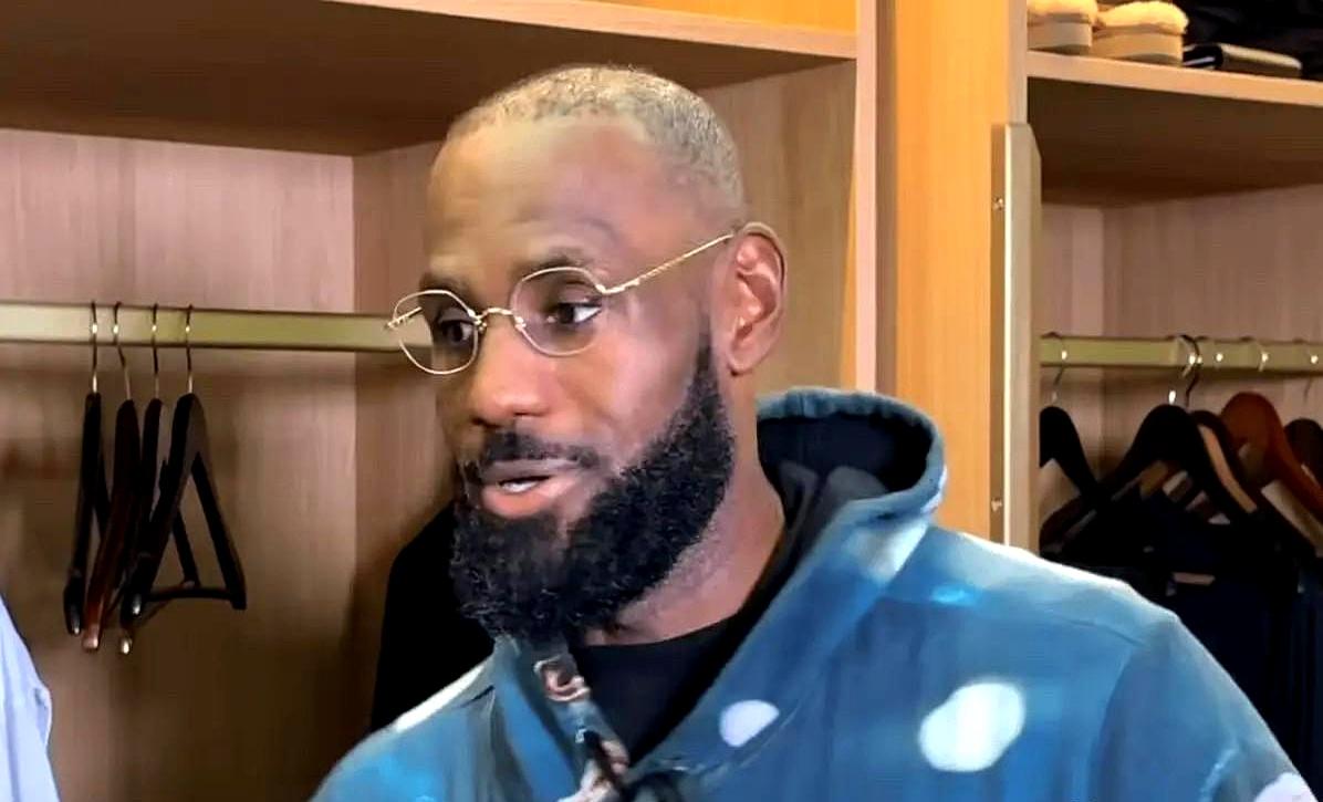 41岁砍31分，他真没老
 

湖人141-116老鹰，詹姆斯32分钟31+9+