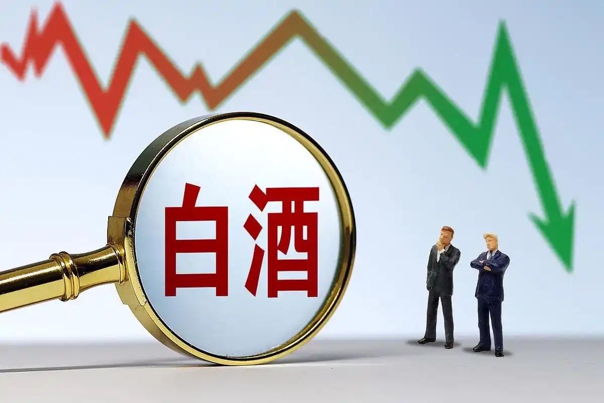 被按地板反复摩擦的白酒板块，能否在新的一年里扬眉吐气

综合多家券商在2025年