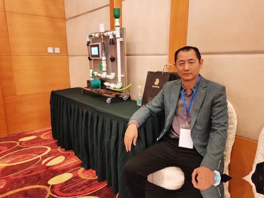 客战海港的首发名单一出，估计不少球迷心里都咯噔一下：绝对主力彭啸怎么被按在替补席