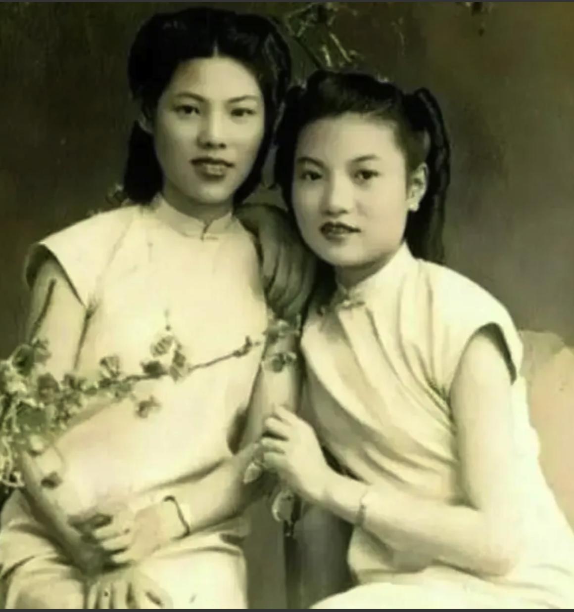 1936年，一个日本列车员，在火车上对一个70多岁的老太太施暴，其他中国人都不敢