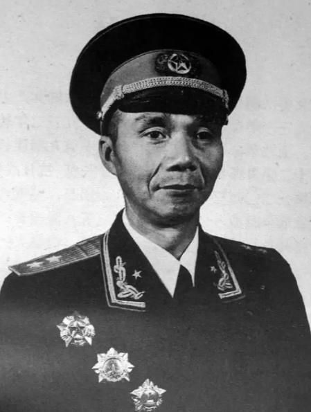 1972年，总政副主任黄志勇被免职，他曾当众痛斥徐向前，走投无路时去求韩先楚，1