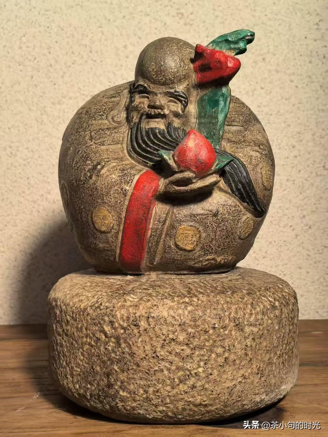 为什么你越省钱，反而越穷？

我有个朋友，月薪两万，吃饭点最便宜的外卖，衣服只买