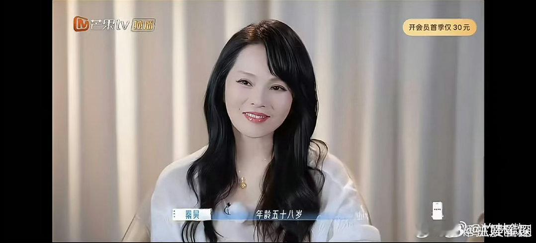 秦昊说伊能静是我的童年偶像有点羡慕了！秦昊小时候的偶像就是伊能静，现在俩人一起过