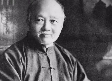 1945年，大批汪伪汉奸被抓进军统看守所，唯独缪斌待遇特殊，独占所长办公室，酒楼
