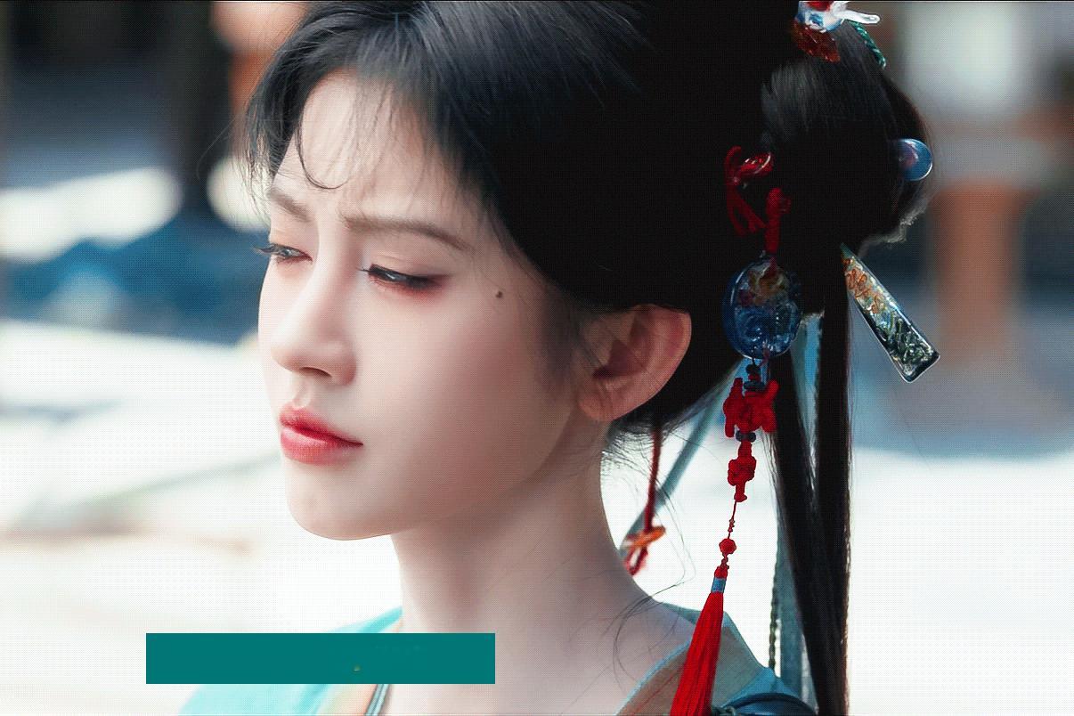 鞠婧祎[超话] 旧怨未消，牵挂未断，昔日活泼灵动的热黛转变成冷艳绝情的冷黛，八十
