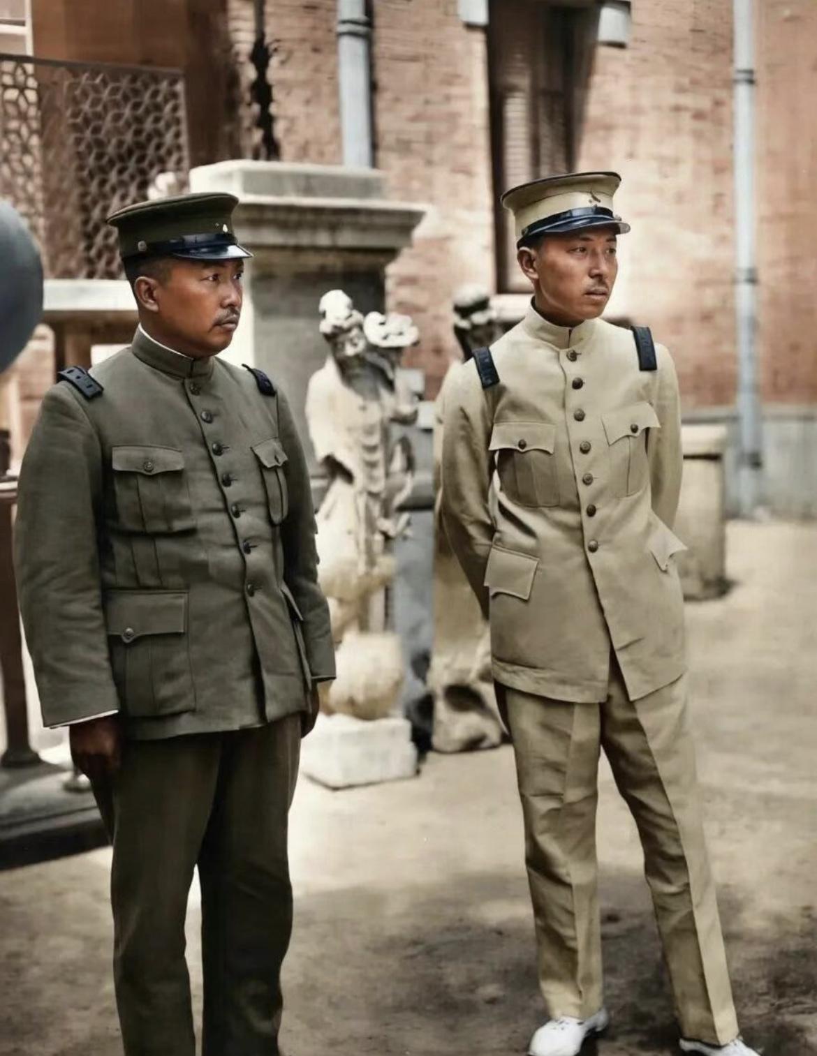 老照片：张学良（右）与奉系元老杨宇霆（左）合影。

就面相而言，杨宇霆看上去憨厚