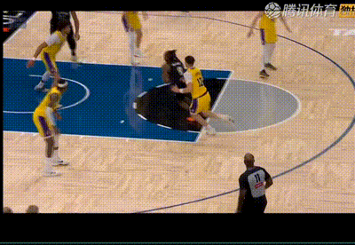 雷迪克挑战成功！海兰德进攻犯规湖人vs森林狼 ​​​