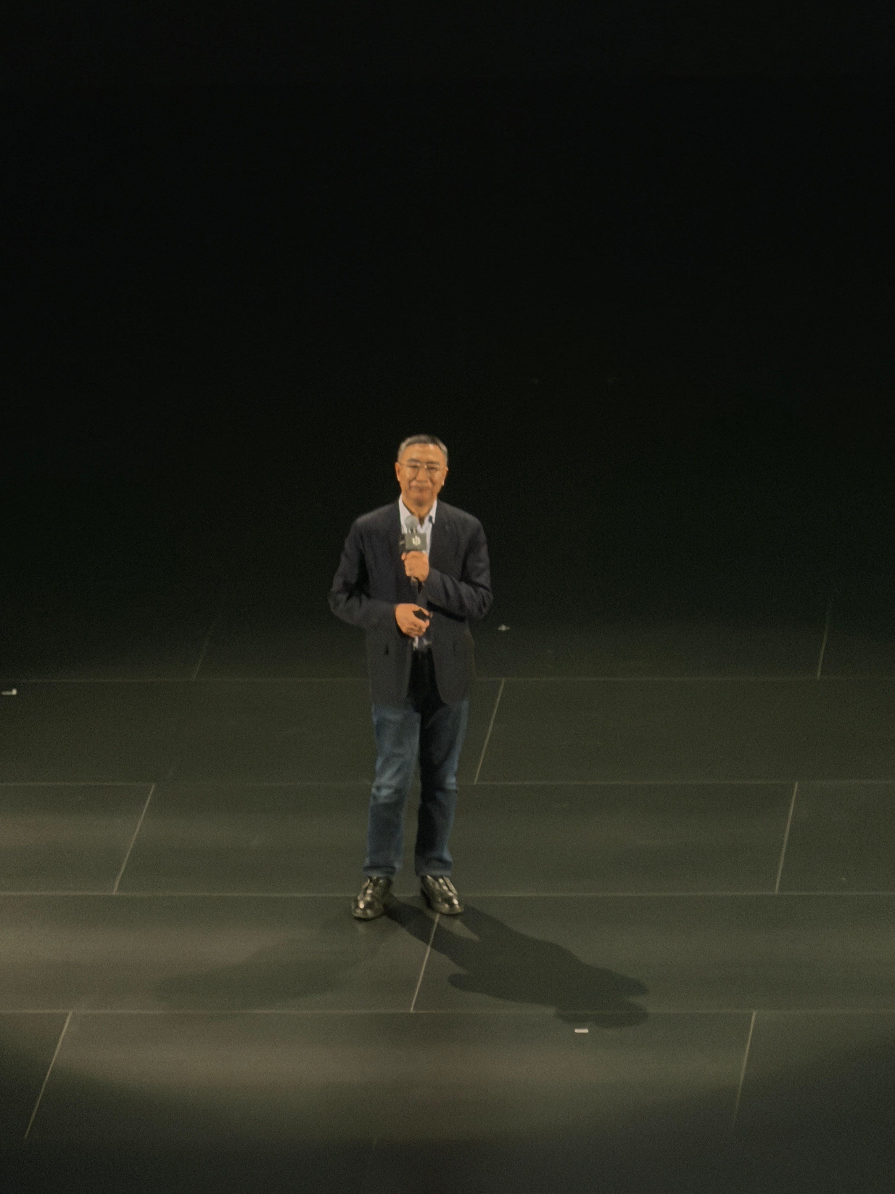 朱江明：我作为一个已经财富自由的工程师，做汽车就是为了兴趣。顶级凡尔赛。零跑汽车