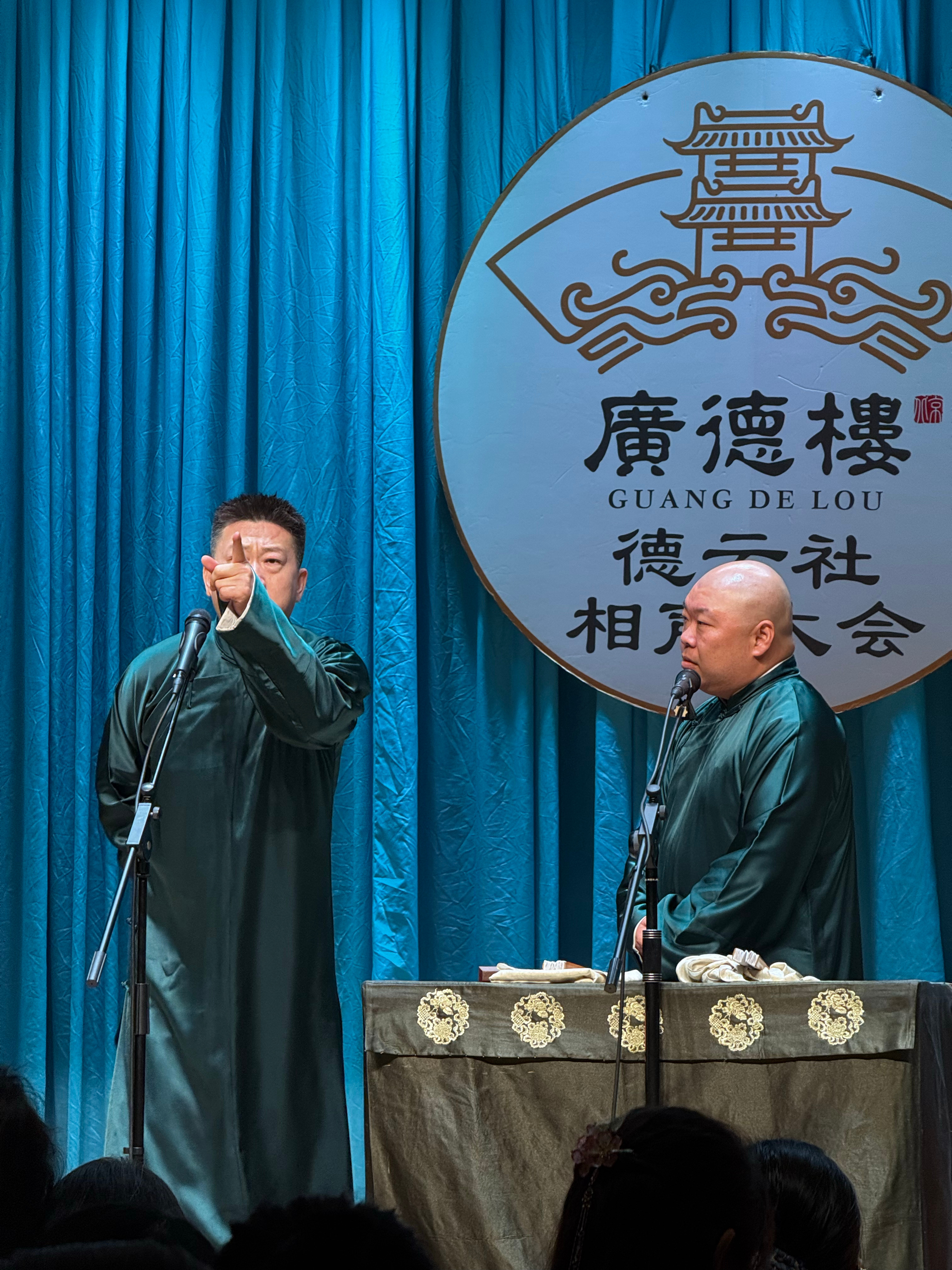 张鹤伦真的太厉害了，笑死我了 ​​​