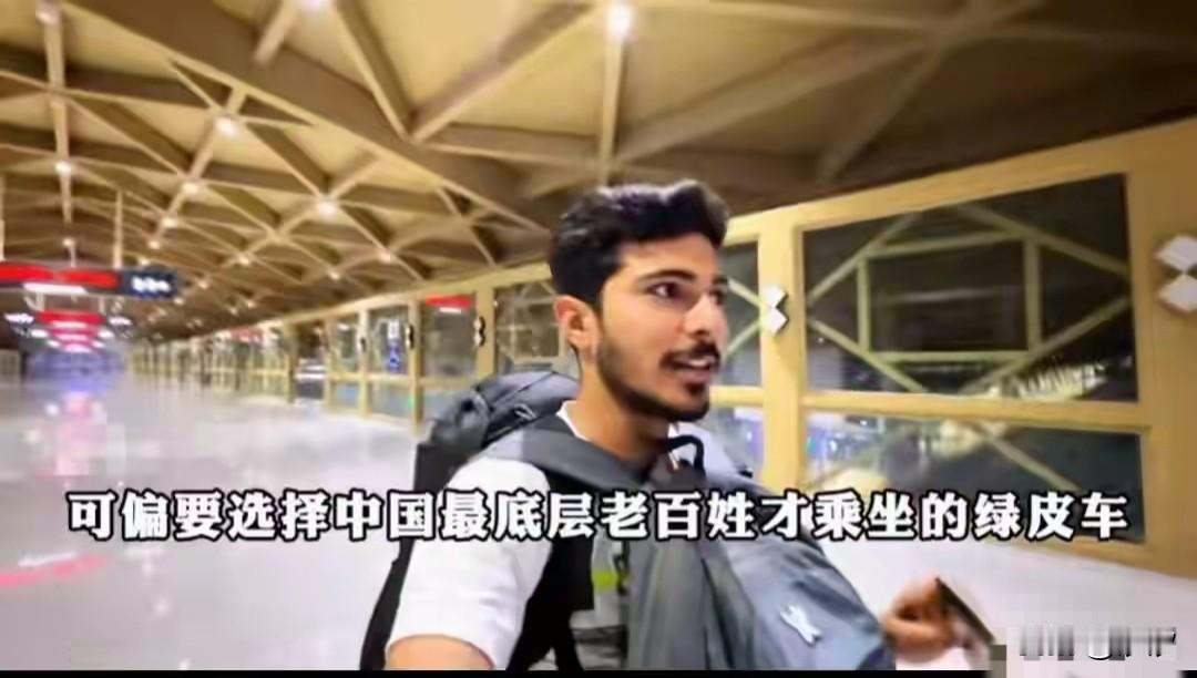 看到一位老外博主穷游武汉，
这才知道老外对于武汉并不了解，
他先是乘坐了最普通的