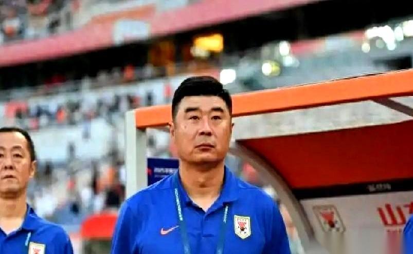 有时候，最聪明的办法，恰恰是那个看起来最“不守规矩”的办法。
泰山队下赛季这教练