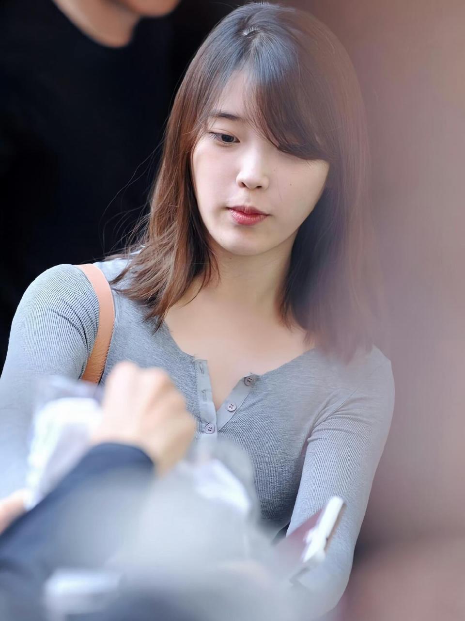 知恩还是一如既往的漂亮