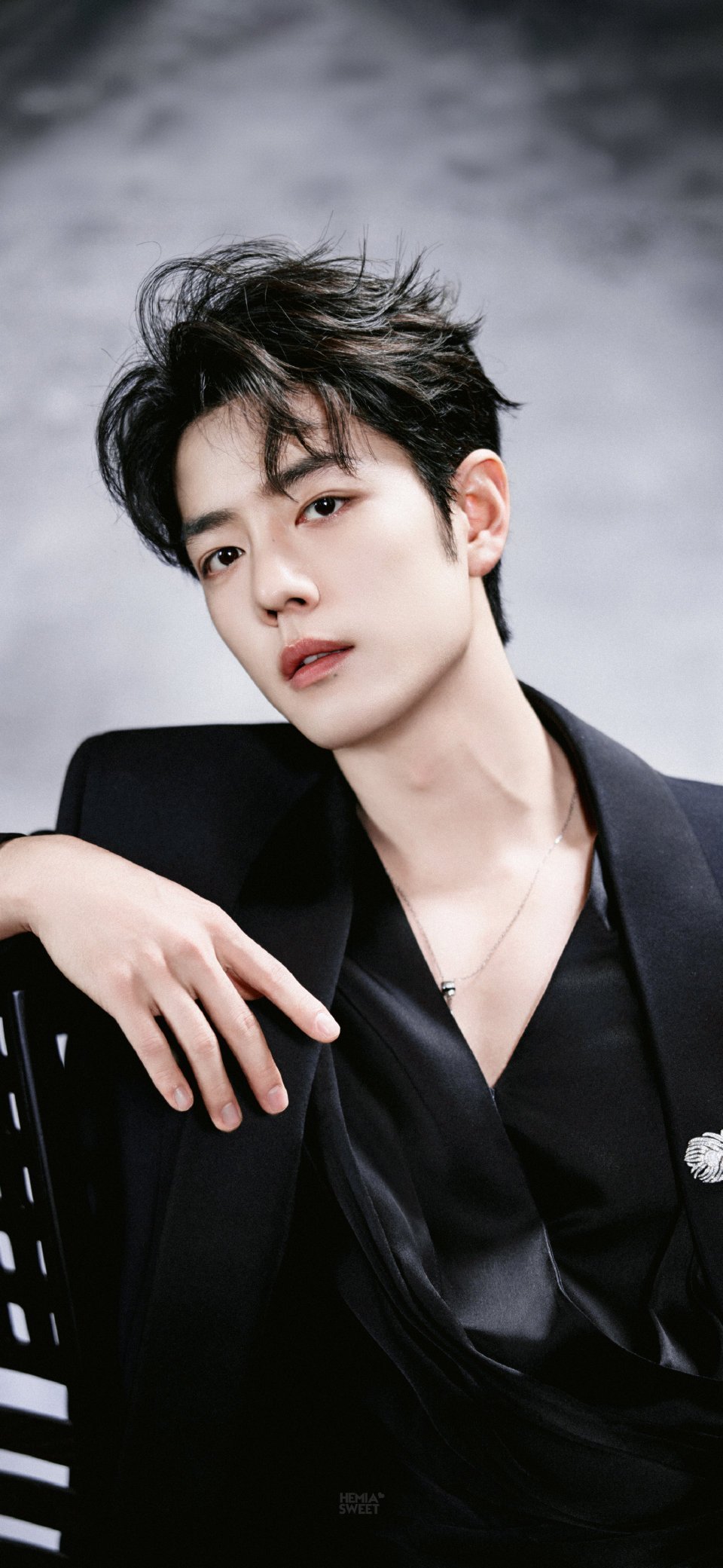 你有地图吗？我在你的眼睛里迷路了。西装鲨太鲨我了！战战，除夕快乐🧧肖战◎春晚节