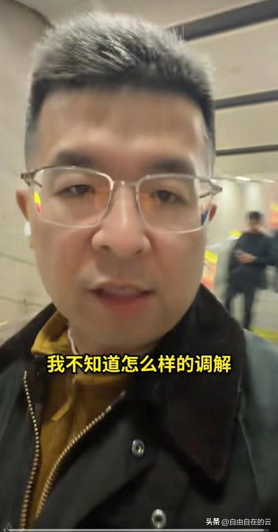 帮着庞先生去找4S店维权的博主老常肉眼可见的生气了，他本来已经给庞先生和4S店和