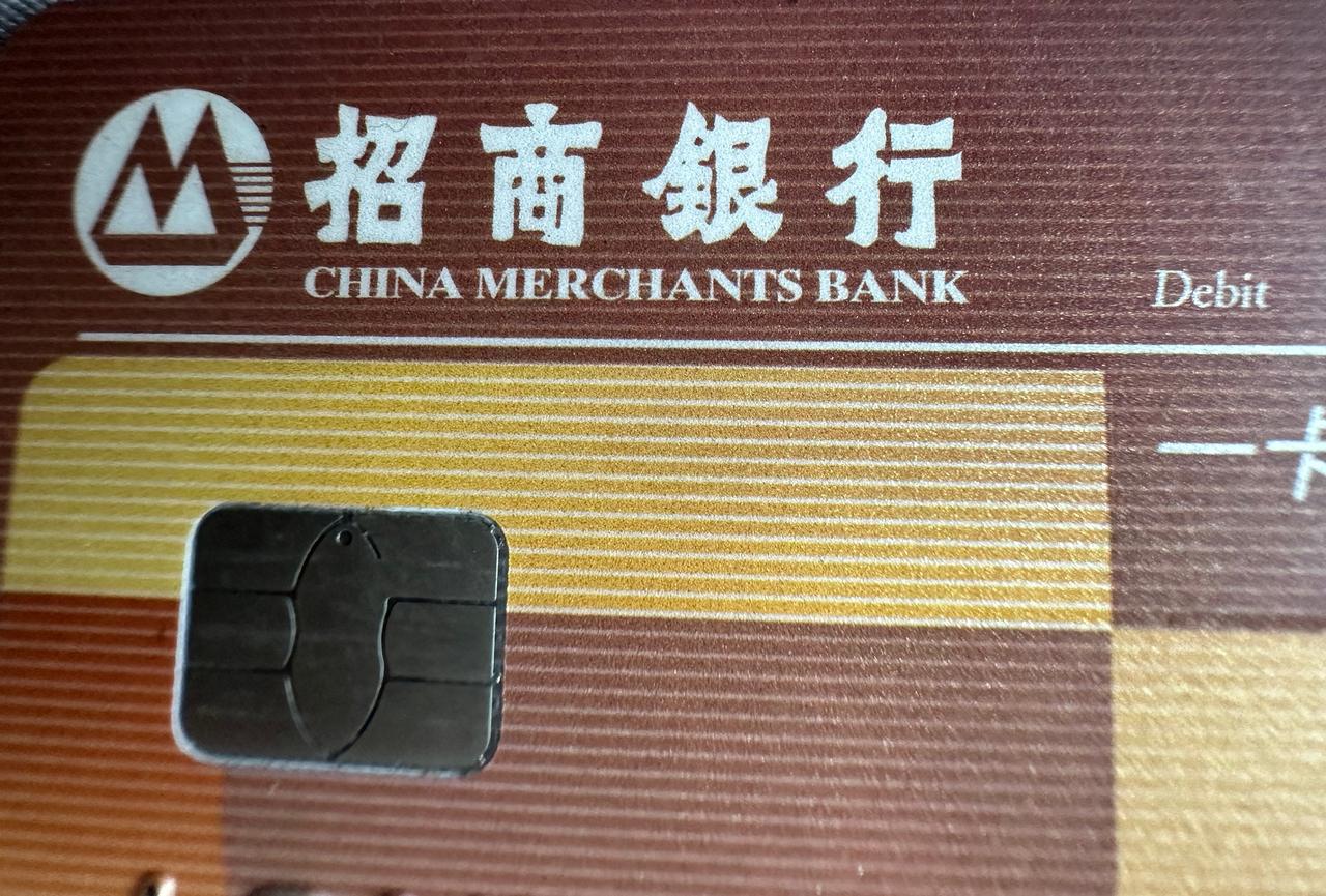 十大“金饭碗”职业排行榜：
第十名：事业单位
第九名：中小学教师
第八名：公务员