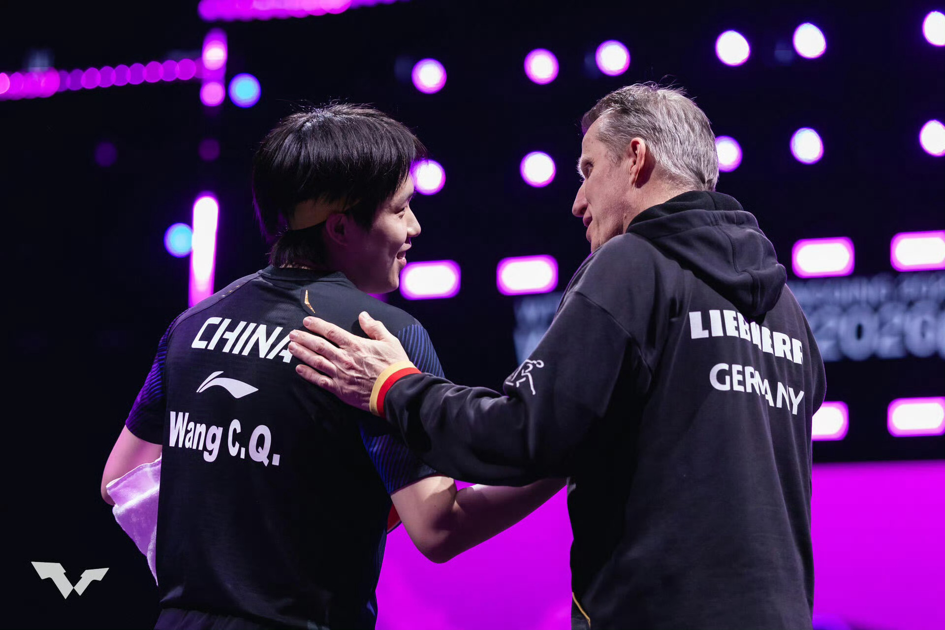 耶耶儿～老罗就这样一直拉着不放手 