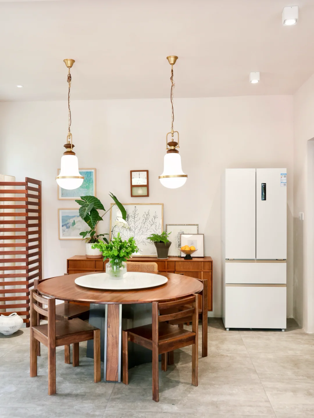 挖到宝啦！这冰箱让小餐厅秒变治愈小天地