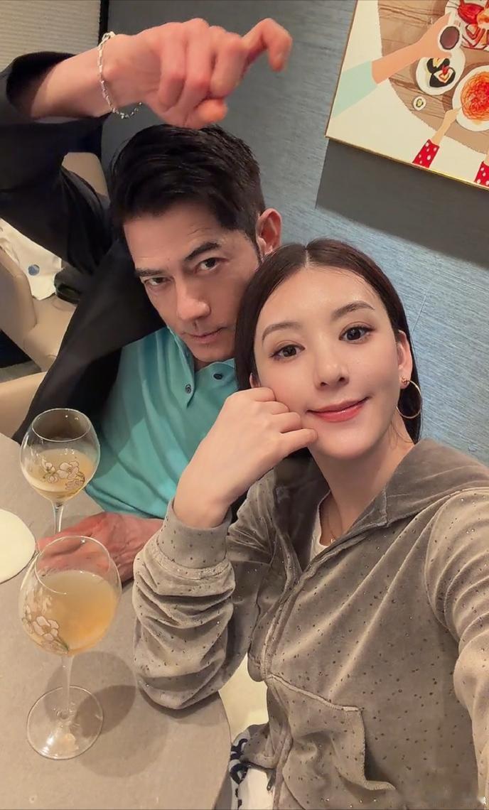说实话，方媛如果不是嫁给郭富城，大概率至今还是无人问津的小模特。
 
   从安