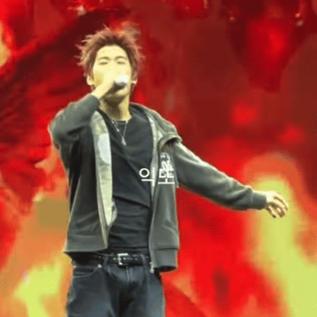 懂一下下腰时李炤熙黑t勾勒出的薄薄腰线呢