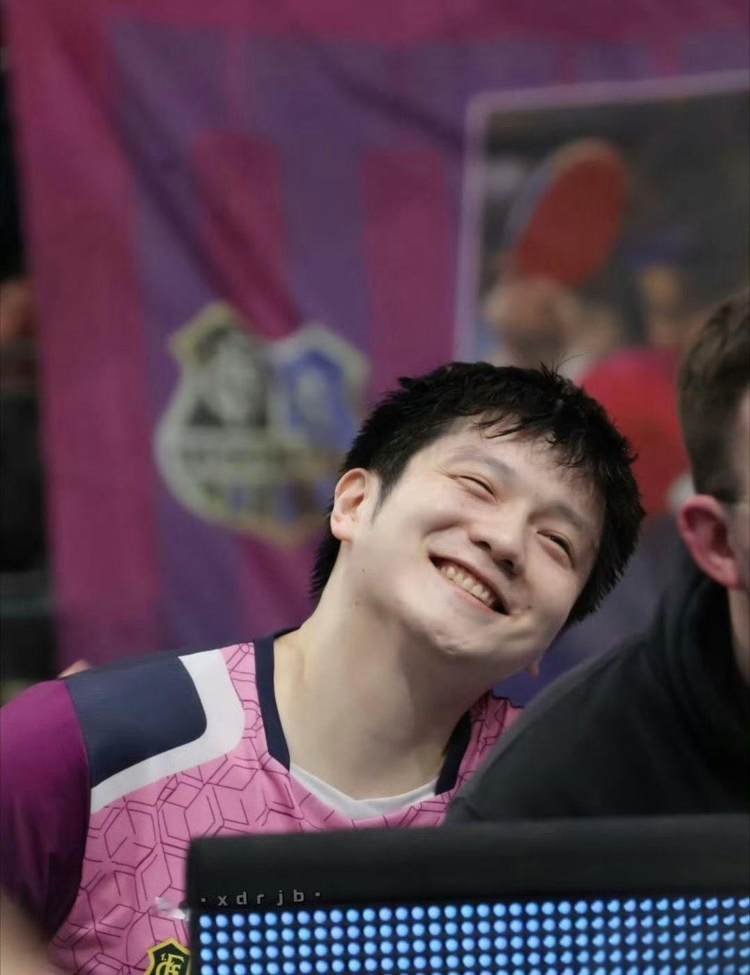 小莫～小莫下次拿这个小东东手牌来逗。 