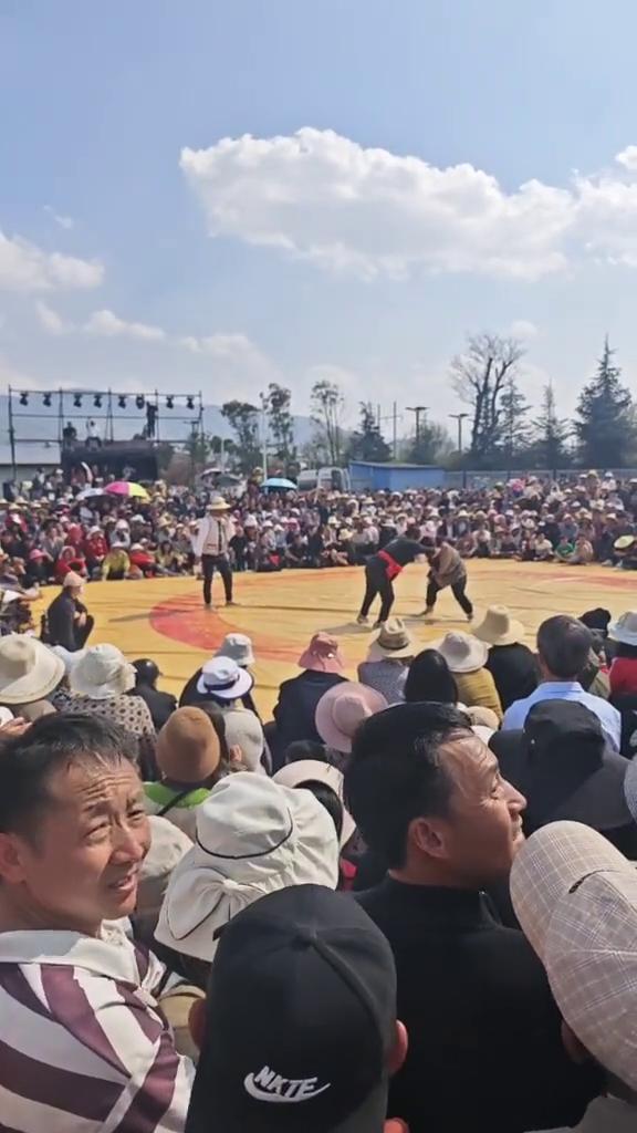 加油，暂停，再调整好腰带。