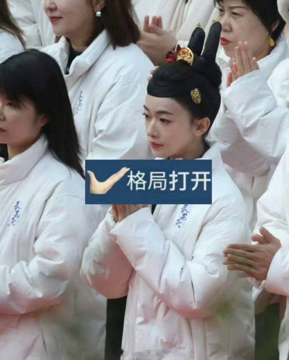 吴谨言刘学义主演的《春花厌》开机路透生图来了，主演们的状态都还挺不错的，这个剧情