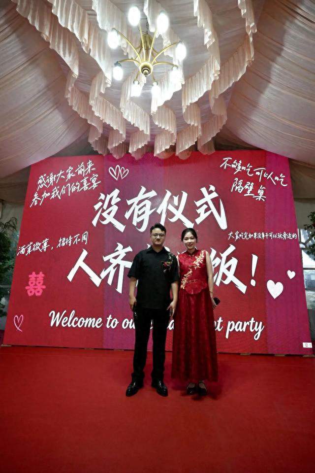 宁波95后姑娘办“四无婚礼”，老爸41秒致辞开席，宾客狂赞太实在