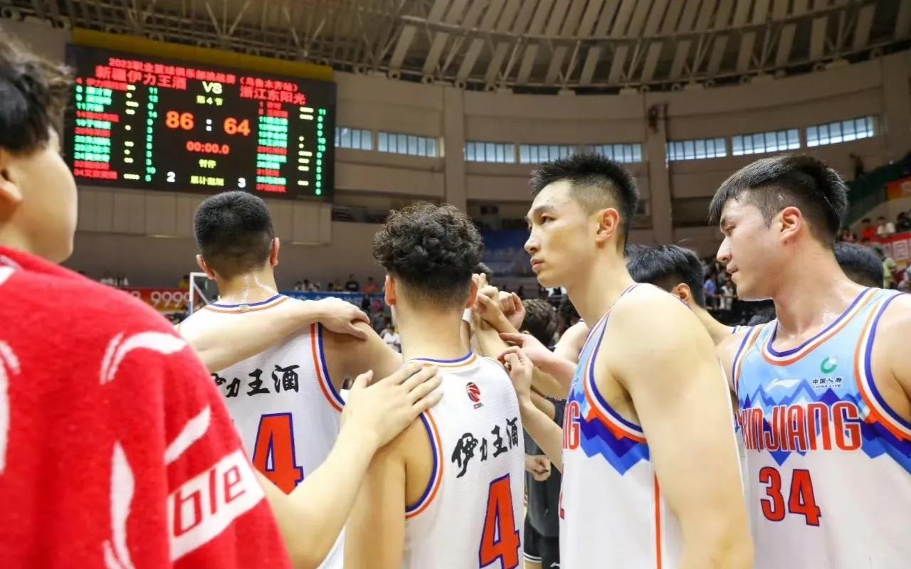 除备战亚运会的赵睿外，新疆男篮其余队员均报名了福田站的CBA夏季联赛，期待多米尼