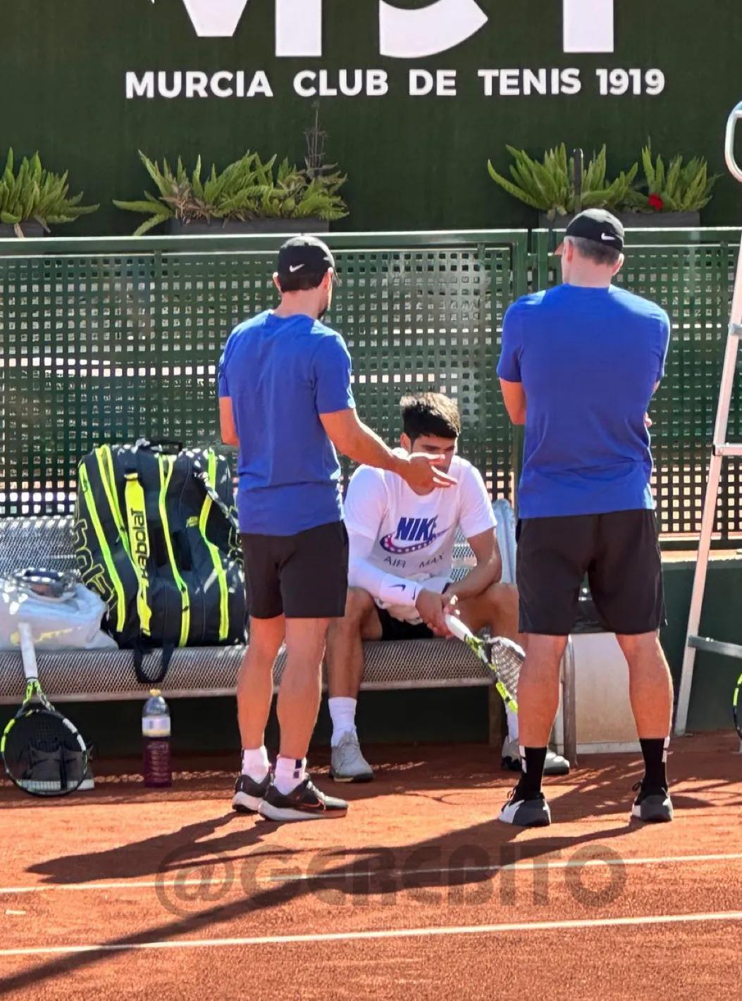 网球有約｜阿尔卡拉斯宣布放弃参加下周在巴塞罗那举行的 ATP 500 锦标赛。 