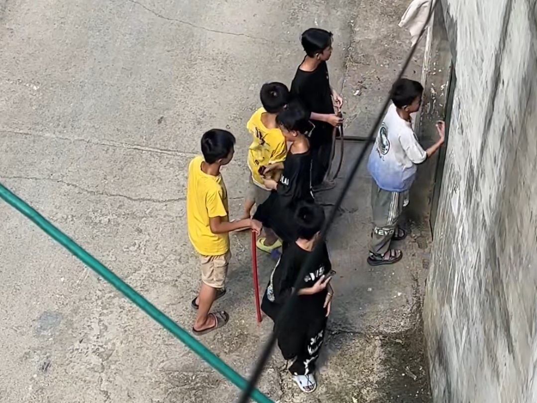 学生放假去找老师玩蜡笔小新照进现实！ ​​​