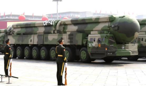 咱们对美国就一句话：导弹入境，美国亡国！
这不是威胁，是最后的防线！
红线亮得晃