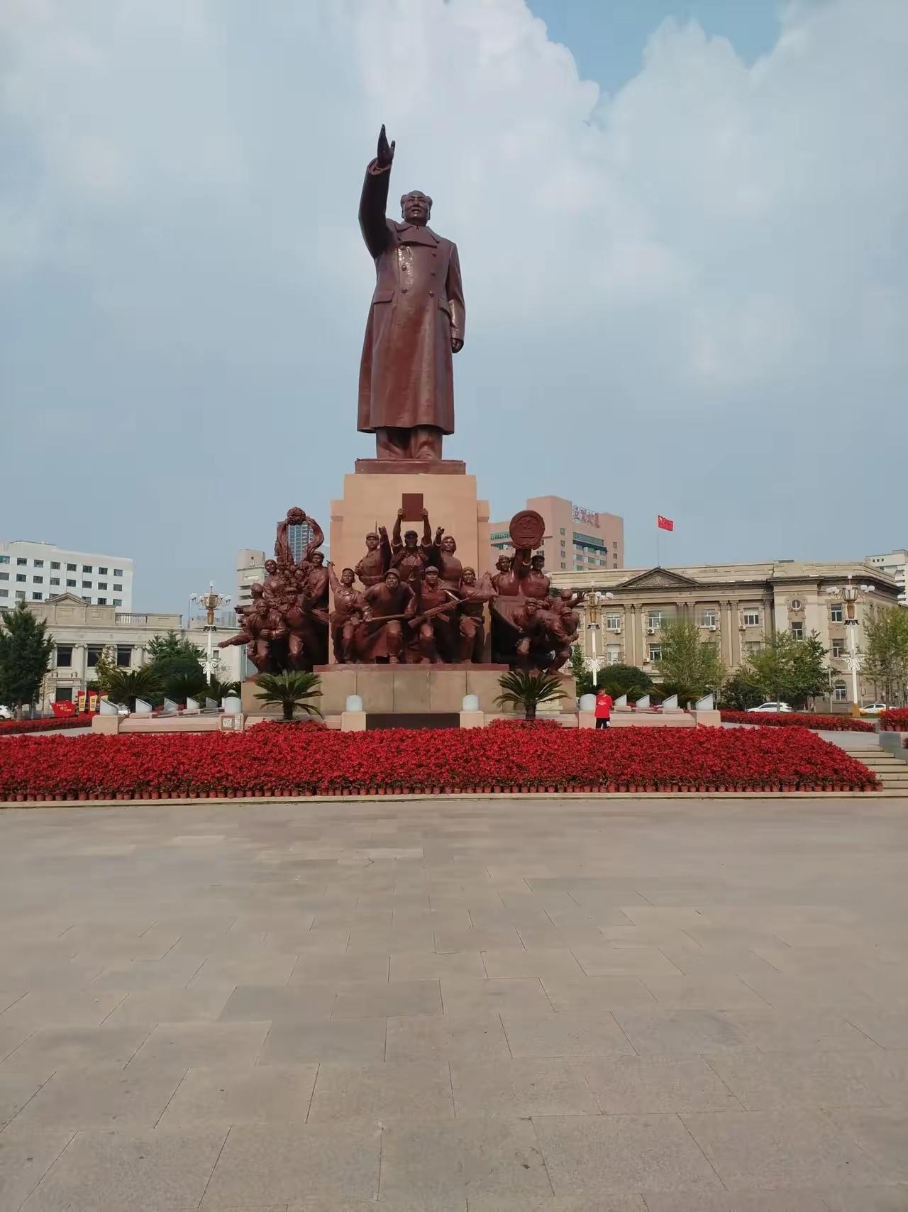 没有毛泽东，革命难成功！没有毛泽东，东方难能红！ ​​​